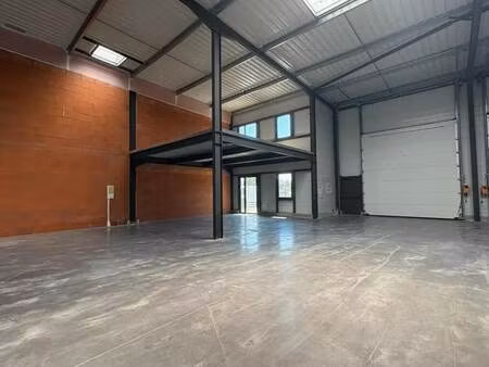 location local d'activités 197 m²