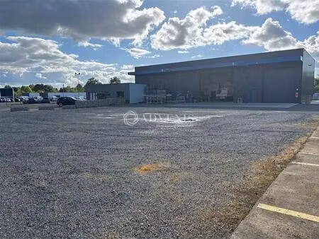 location local d'activités 688 m²