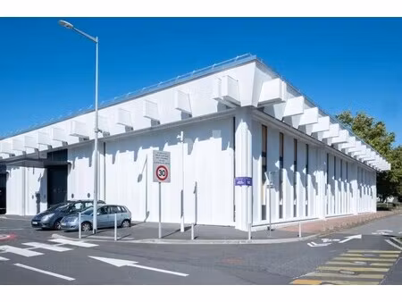 location local d'activités 1 277 m²