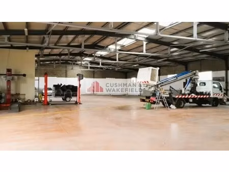 location local d'activités 1 200 m²