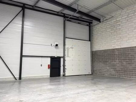 location local d'activités 288 m² à 2 217 m²