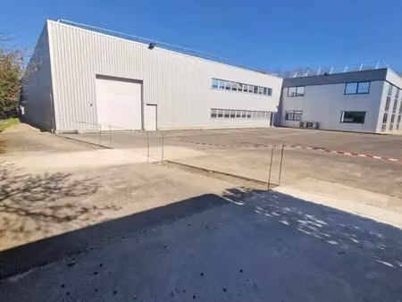 location local d'activités 1 360 m²