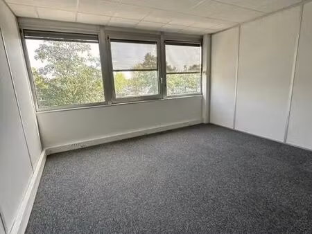 location local d’activités buc 78530 150m²