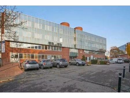 location bureaux 63 m² à 2 894 m²