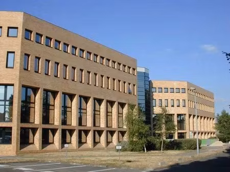 location bureaux 685 m² à 2 631 m²