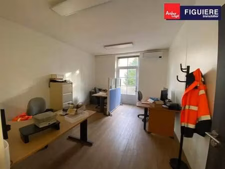 location bureaux 74 m² à 221 m²