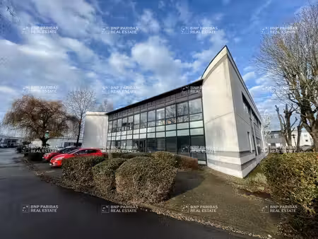 location bureaux 841m²
