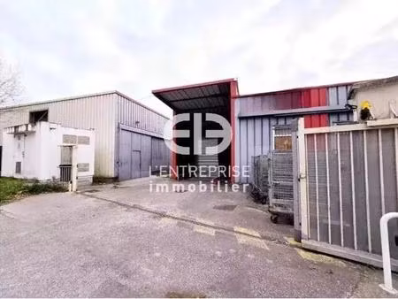 location entrepôt 880 m²