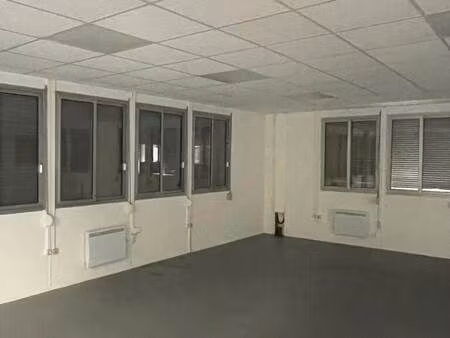 location entrepôt 120 m² à 3 833 m²