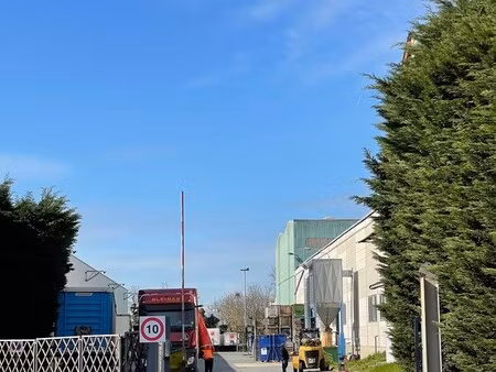 location entrepôt 740 m² à 14 370 m²