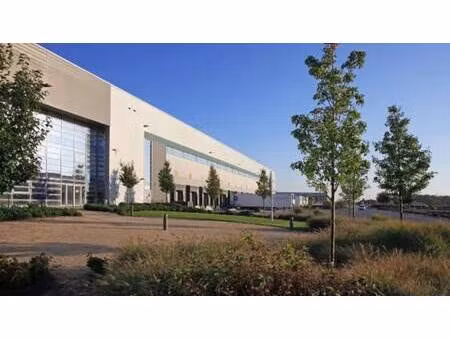 location entrepôt moissy cramayel 77550 13699m²