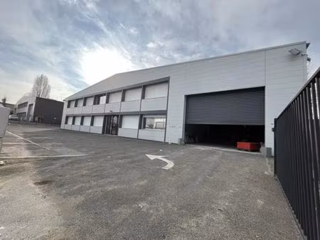 location entrepôt 2 350 m²