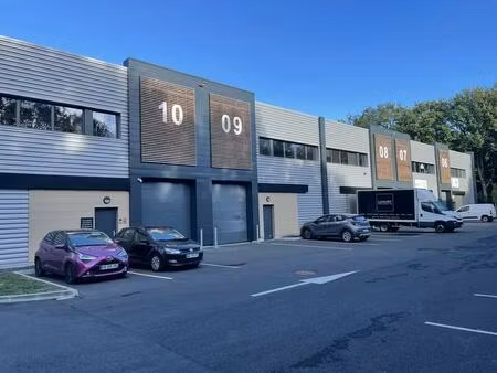 location entrepôt orvault 44700 240m²