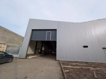 location entrepôt 700 m²