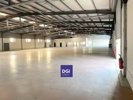 location local d'activités 1 200 m²