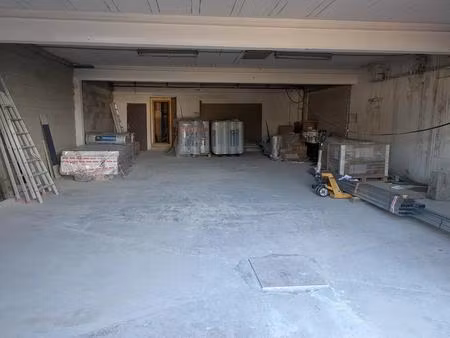 location entrepôt 110 m²