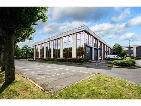 location local d'activités 1 015 m² à 2 508 m²