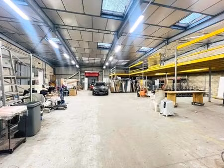location local d'activités 370 m² à 877 m²