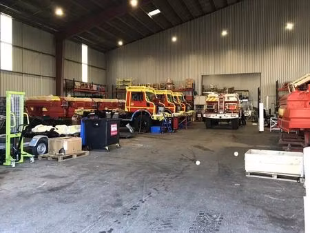 location local d'activités 1 200 m²