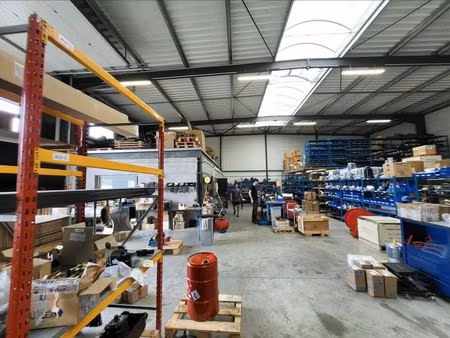 location local d'activités 590 m² à 1 497 m²