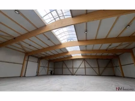 location local d'activités 864 m²