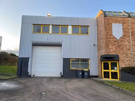 location local d'activités 591 m²