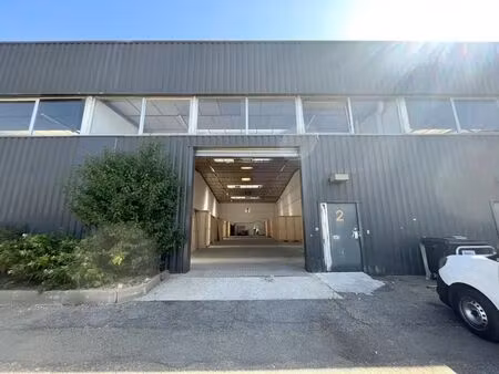 location local d’activités coignieres 78310 497m²