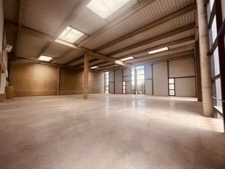 location local d’activités elancourt 78990 540m² à 2700m²