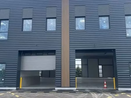 location local d'activités 540 m² à 1 619 m²