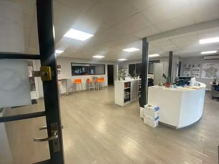 location local d'activités 563 m²