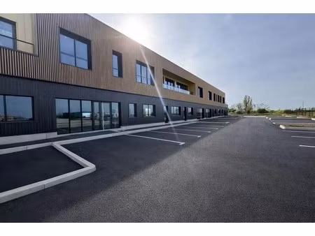 location local d'activités 291 m² à 12 160 m²