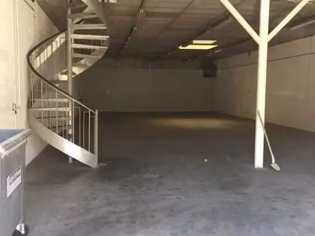 location local d'activités 320 m²