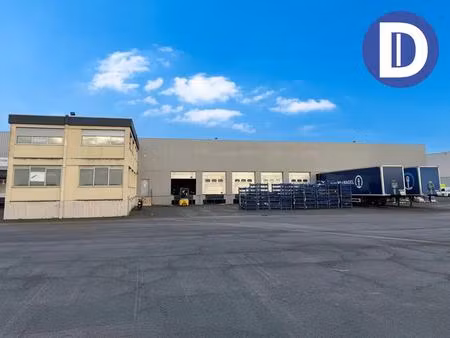 location local d'activités 1 555 m²