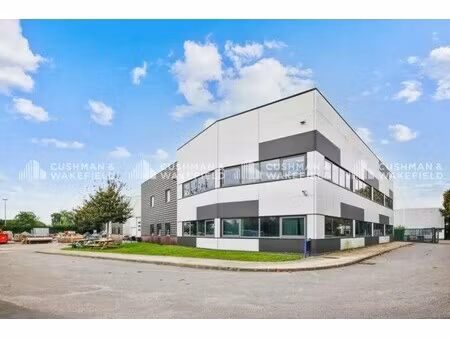 location local d’activités montigny le bretonneux 78180 2361m²