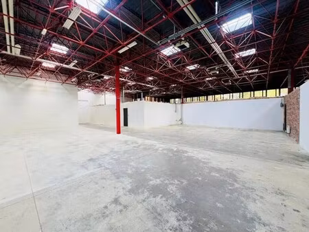 location local d'activités 708 m² à 3 423 m²