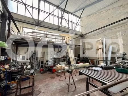 location local d'activités 15 m² à 153 m²