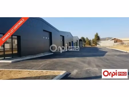 location local d'activités 302 m²