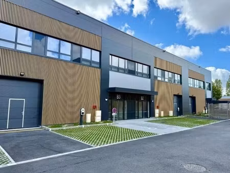 location local d'activités 452 m² à 4 091 m²