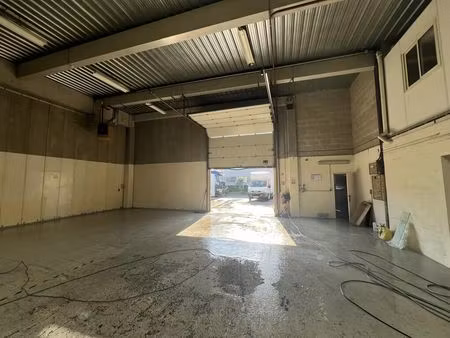 location entrepôt 613 m²