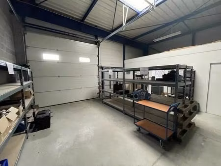 location entrepôt 152 m²