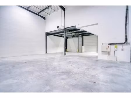 location entrepôt 394 m²