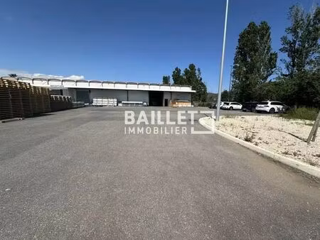 location entrepôt frejus 83600 1330m²