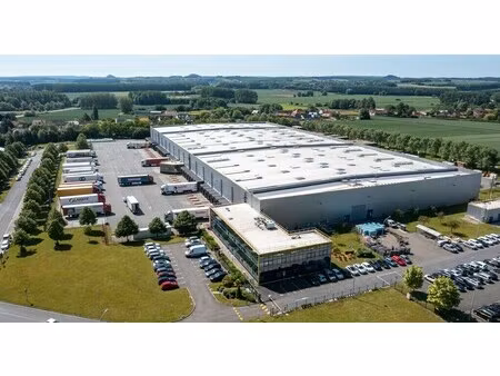 location entrepôt 982 m² à 22 366 m²