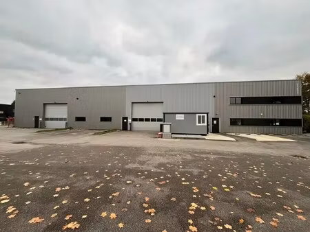 location entrepôt 1 800 m²