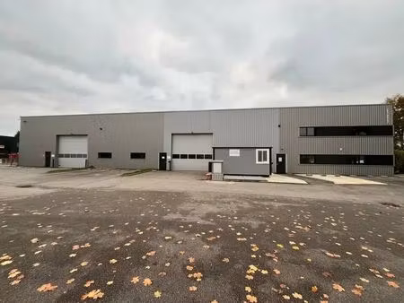 location entrepôt 1 800 m²