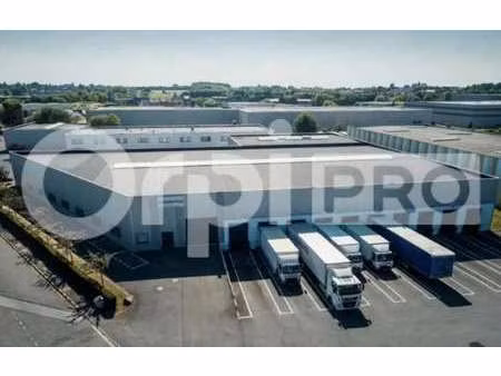 location entrepôt 2 500 m²