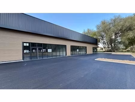 location entrepôt 191 m²