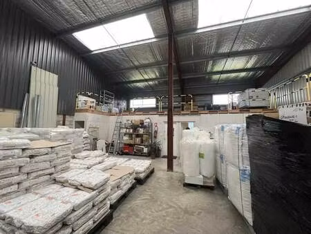 location local d'activités 282 m²