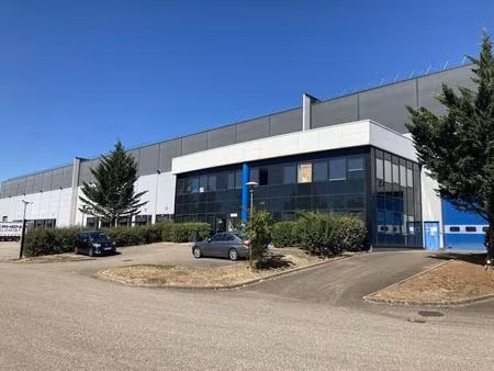 location entrepôt 16 442 m²