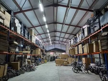 location local d'activités 1 090 m²